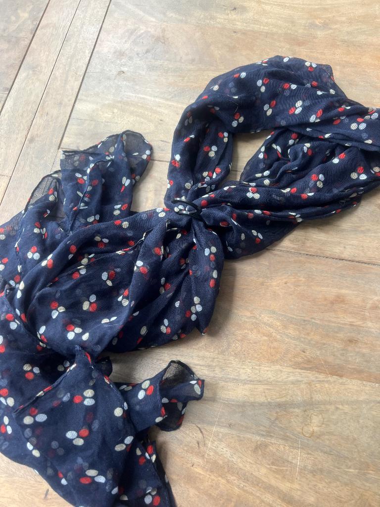 Nieuwe grote sjaal blauw, Kleding | Dames, Mutsen, Sjaals en Handschoenen, Ophalen of Verzenden, Nieuw, Maat 46/48 (XL) of groter