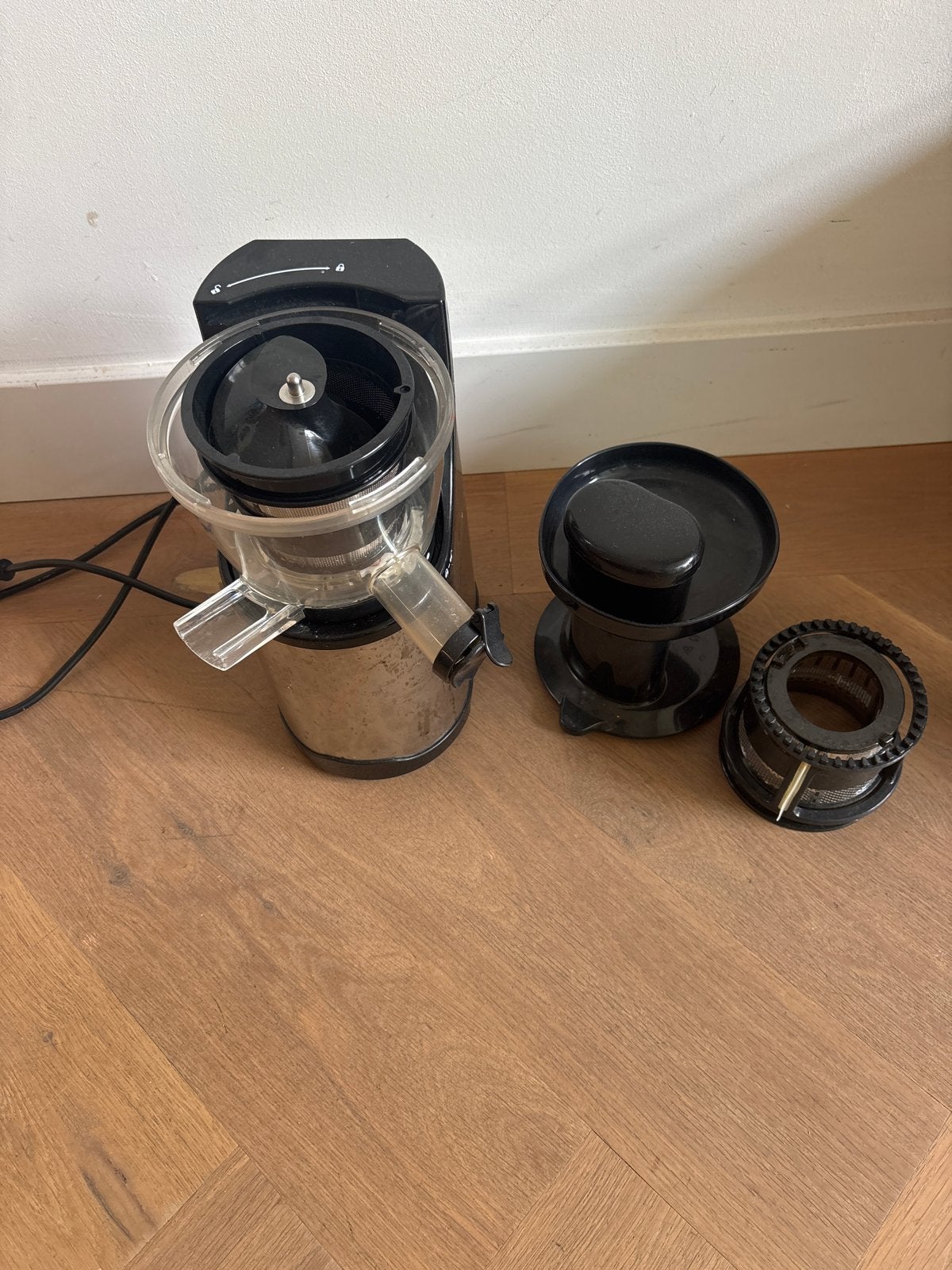 Slowjuicer Luxe RVS - Model AJE338S (150W), Ophalen of Verzenden, Gebruikt, Elektrisch, Slowjuicer