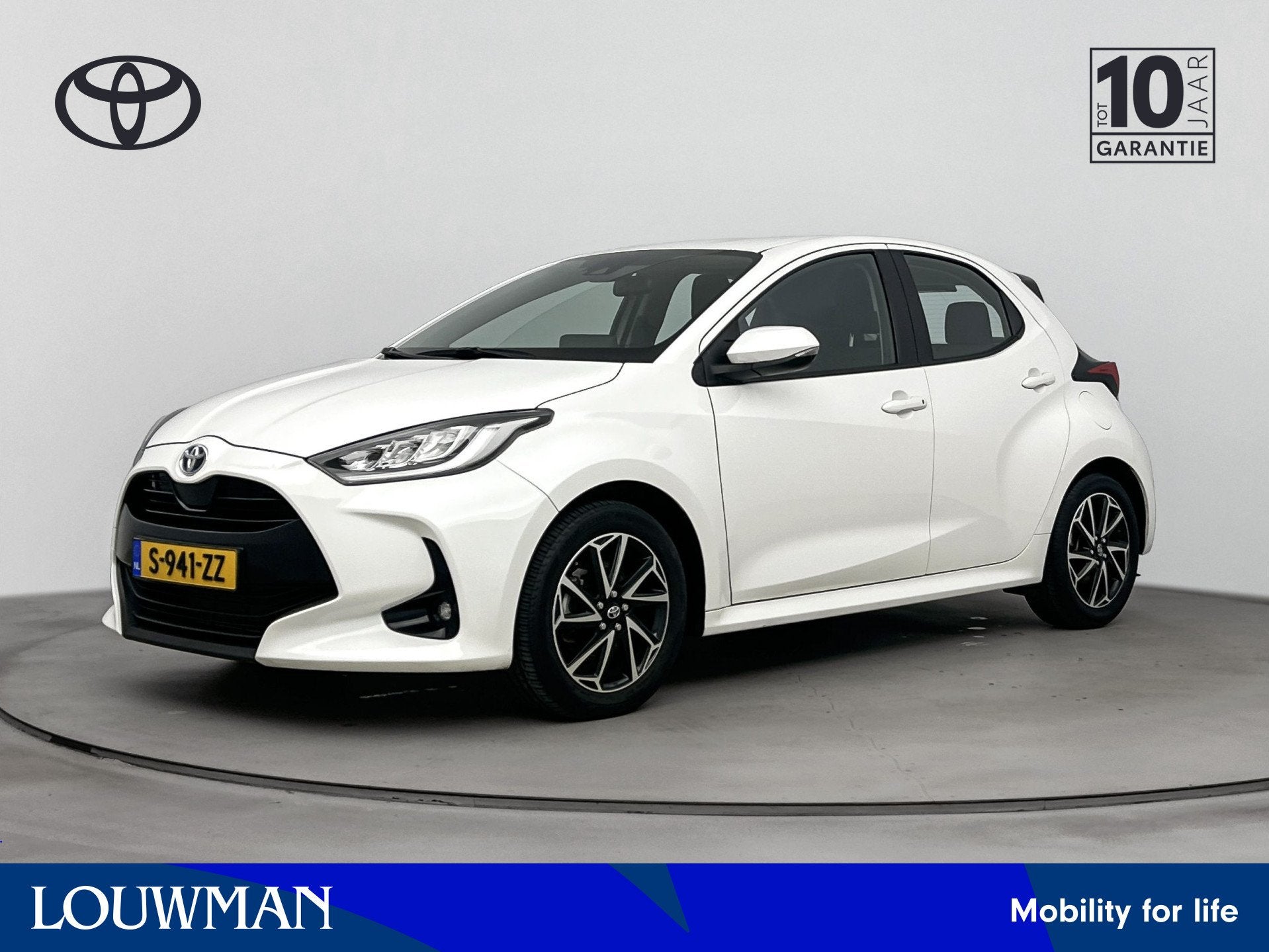 Toyota Yaris 1.5 Hybrid Dynamic Navi | 16'' Lichtmetalen vel, Auto's, 12 maanden, Gebruikt, Bedrijf, Hybride Elektrisch/Benzine