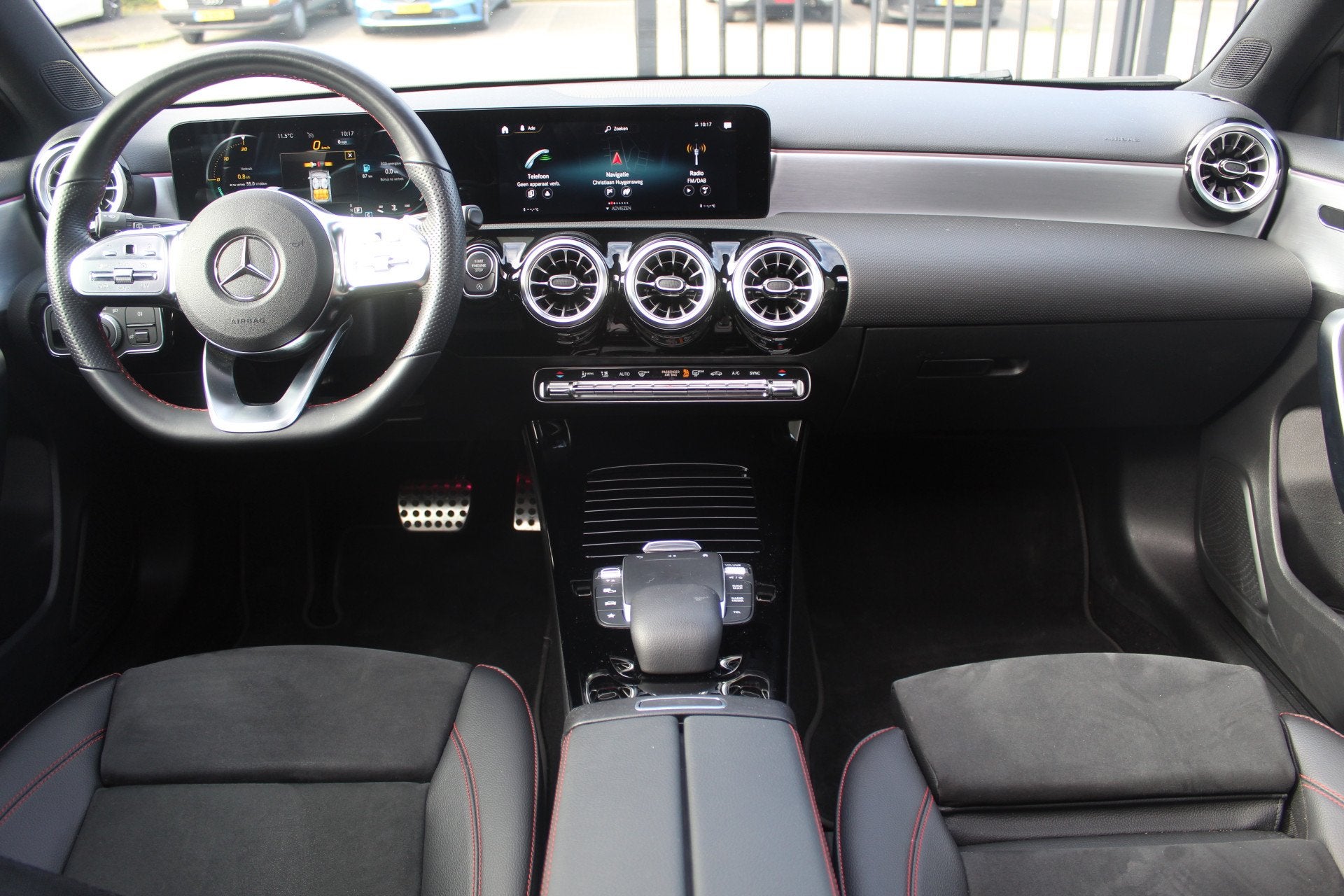 Mercedes-Benz A-Klasse 180 AMG Night pakket Panoramadak/Stoe, Auto's, Gebruikt, 4 cilinders, Bedrijf, 1265 kg