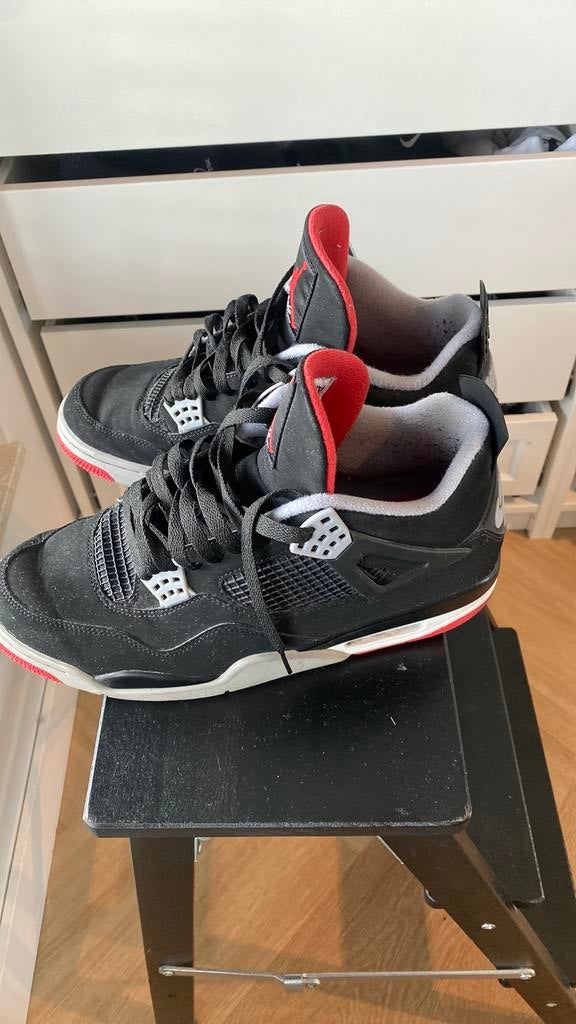 Jordan 4 bred, Kleding | Heren, Schoenen, Ophalen of Verzenden, Zo goed als nieuw, Zwart