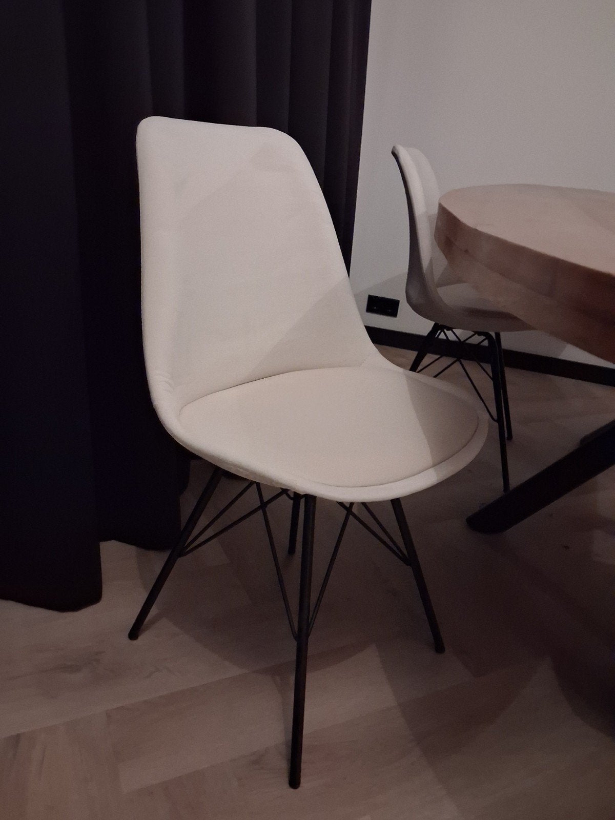 4 zo goed als nieuwe stoelen, Ophalen, Wit, Zo goed als nieuw, Metaal