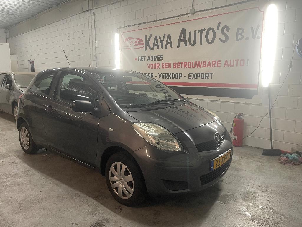 Toyota Yaris 1.0 12V Vvt-i 3DR Terra 2009 Grijs, Auto's, Voorwielaandrijving, 532 kg, 40 €/maand, 750 kg