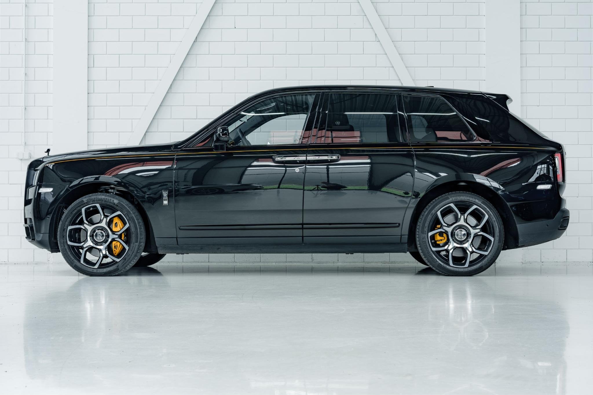 Rolls-Royce Cullinan | Black Badge | Starlight | Manderin Ac, Auto's, Stof, Gebruikt, 12 cilinders, Zwart