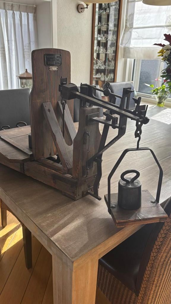 Antieke Brocante bascule weegschaal - 50 kg - uit 1949, Antiek en Kunst, Curiosa en Brocante, Ophalen