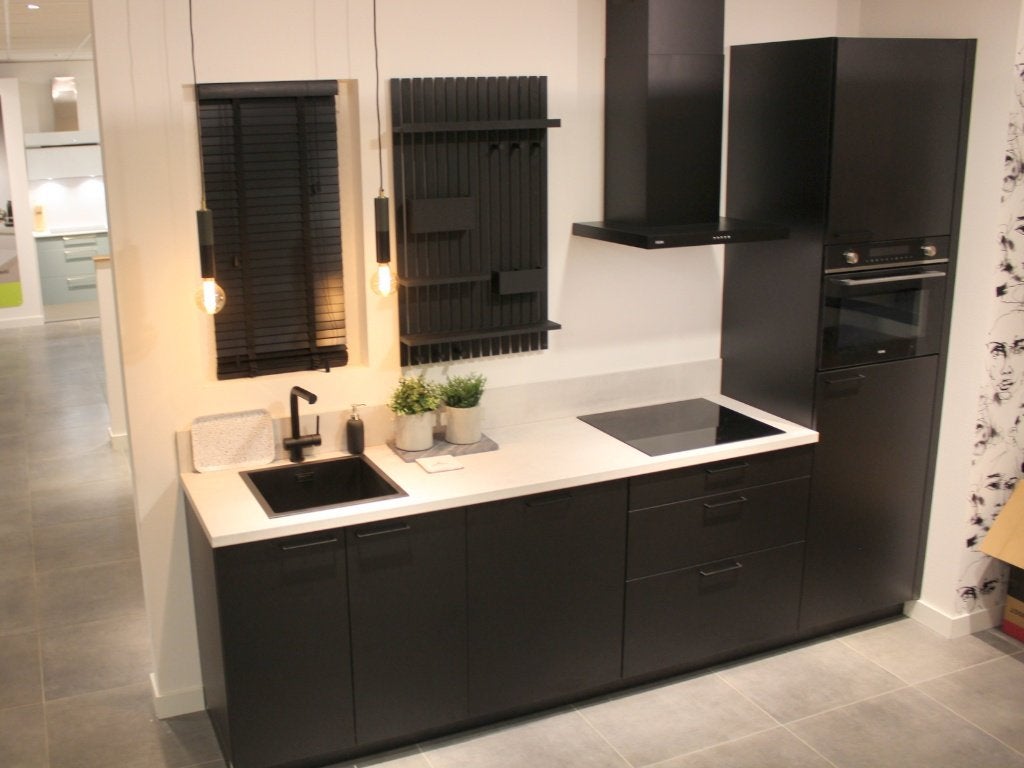 AF17 – Häcker Concept130 Uno designkeuken zwart, Ophalen, Info@)haecker-kuechen.de, Zwart, Overige typen