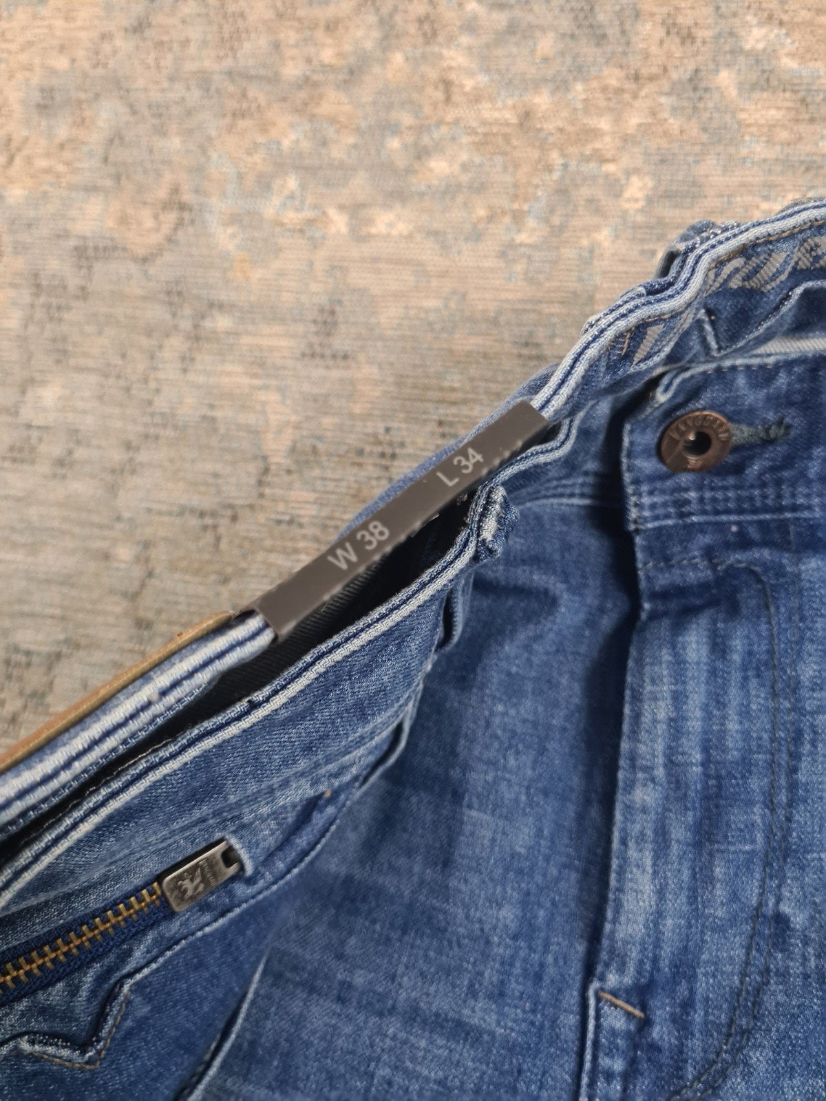 Vanguard V850 MBU W38 L34 NIEUW Slim STRETCH Bronno3834

Tai, W36 - W38 (confectie 52/54), New Yorkstraat 50, 1175 RD Lijnden