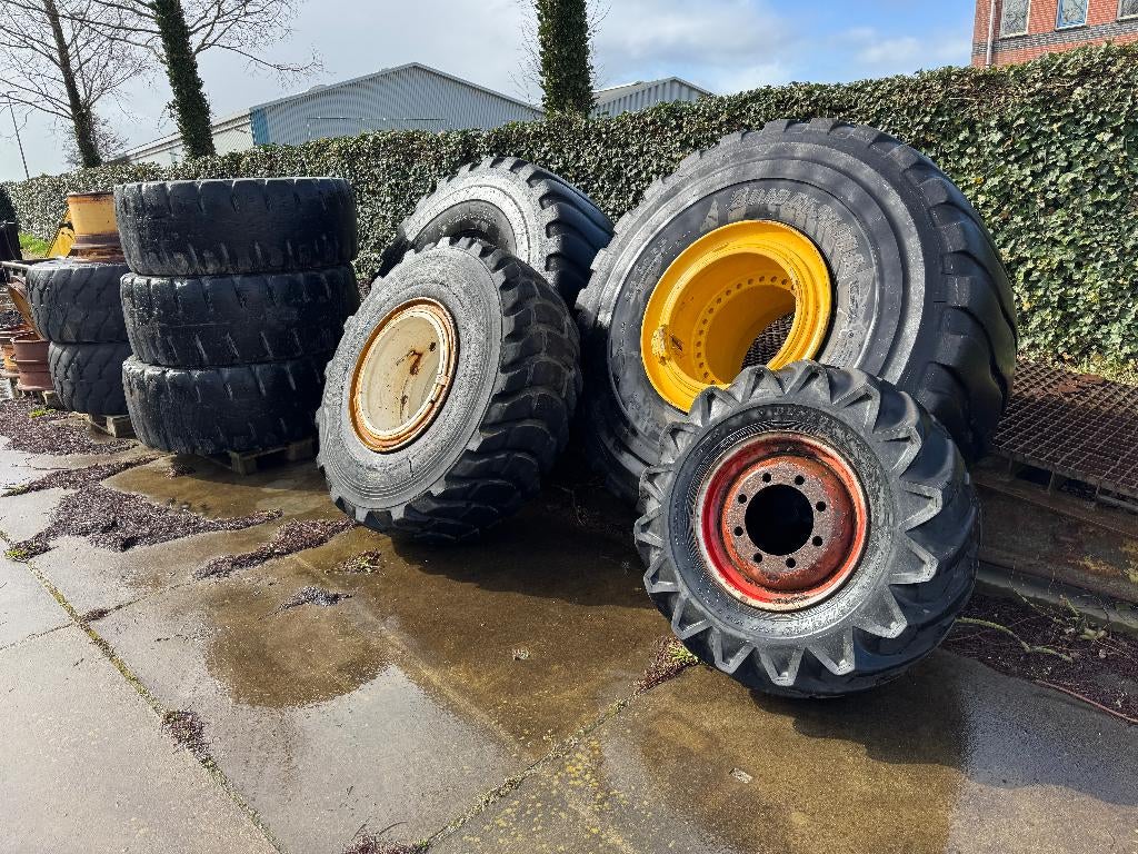 Wiellader/shovel banden en velgen, Ophalen of Verzenden