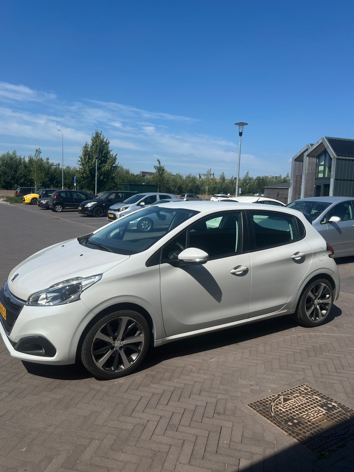 Peugeot 208 1.2 VTI 2016 Parelmoer Wit - Carplay/Airco, Auto's, Peugeot, Voorwielaandrijving, 31 €/maand, 1199 cc, Origineel Nederlands