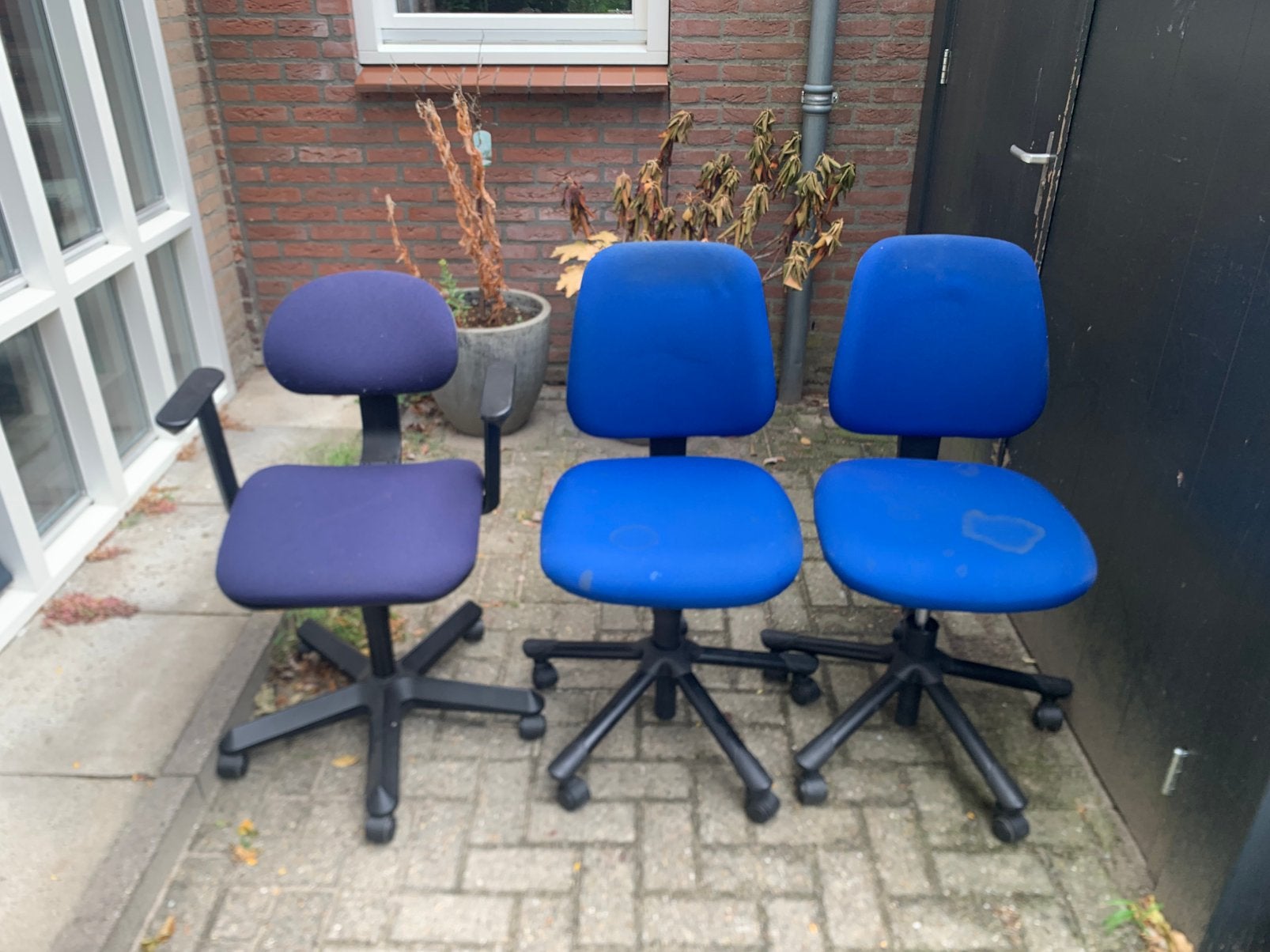 Bureaustoelen met en zonder zijleuning, Ophalen, Gebruikt, Blauw, Bureaustoel
