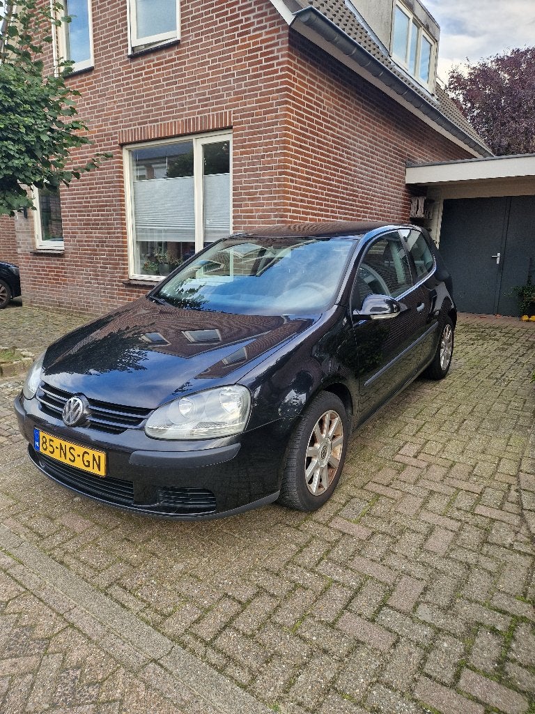 Zwarte Volkswagen Golf 1.6 FSI Trendline uit 2004, Voorwielaandrijving, 4 cilinders, 620 kg, Zwart