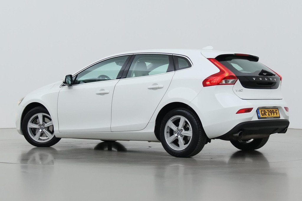Volvo V40 T2 Momentum | Cruise Control | 16 Inch | Airco | 9, Auto's, Volvo, Voorwielaandrijving, Gebruikt, Zwart, 4 cilinders