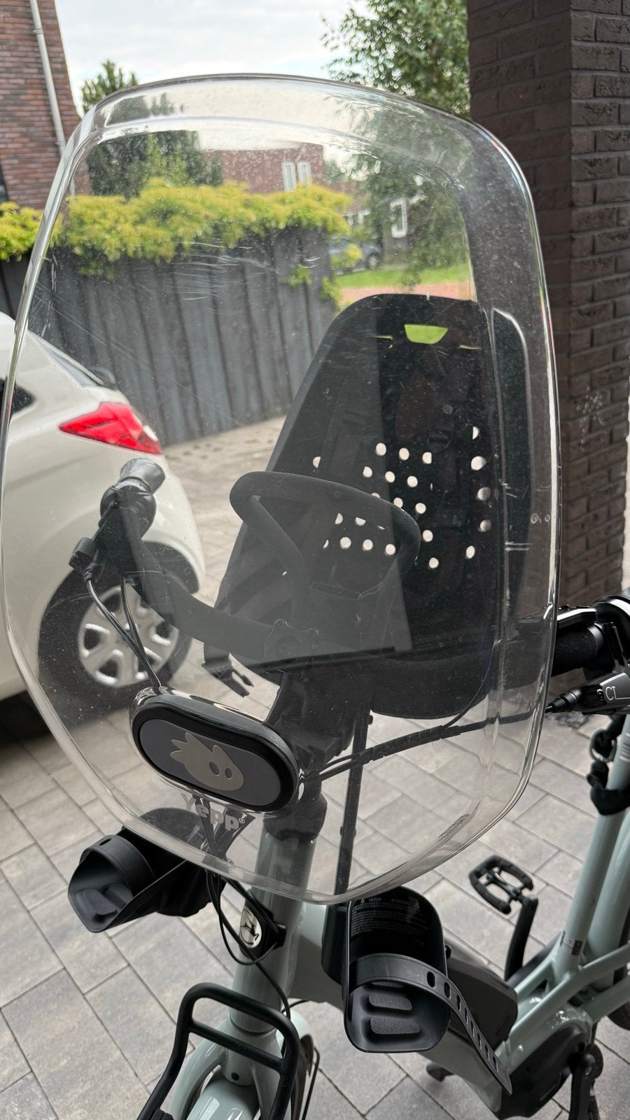 Thule Yepp Mini fietsstoeltje met windscherm, Ophalen, Gebruikt, Voetsteuntjes, Voorzitje