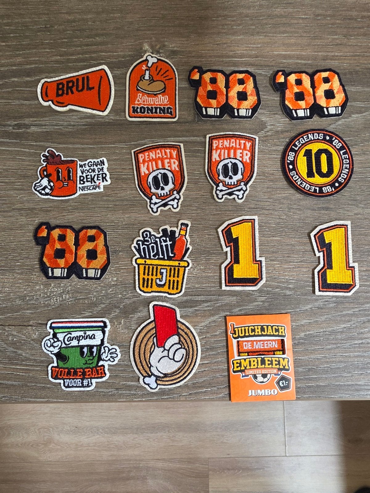 Ruilen/te koop.Diverse Strijkpatches / Emblemen - Voetbal, M, Ophalen, Nieuw, Winkel of Supermarkt