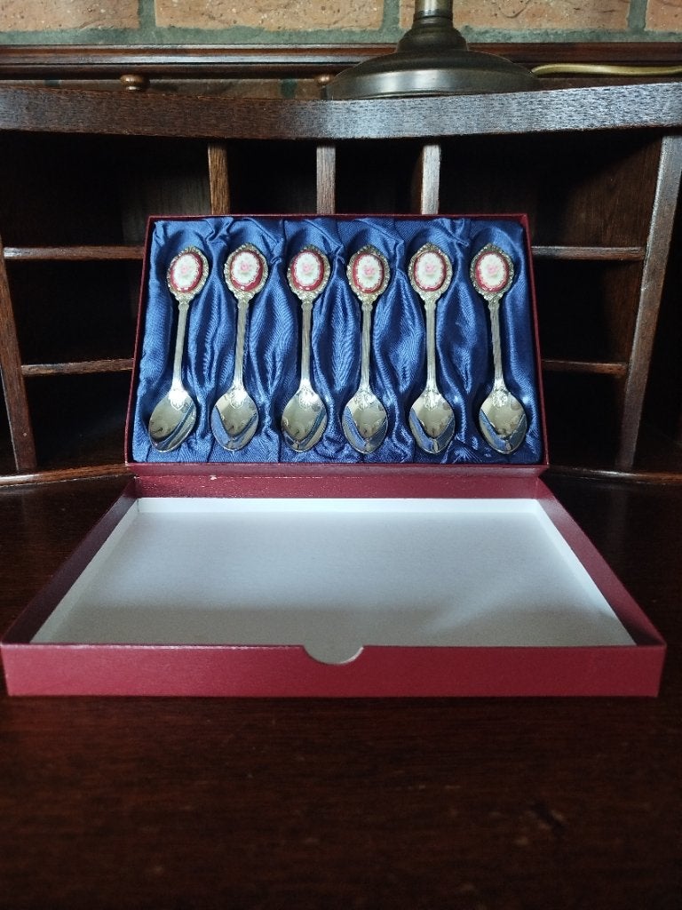 6 theelepels met rozen medaillon in doos, Ophalen