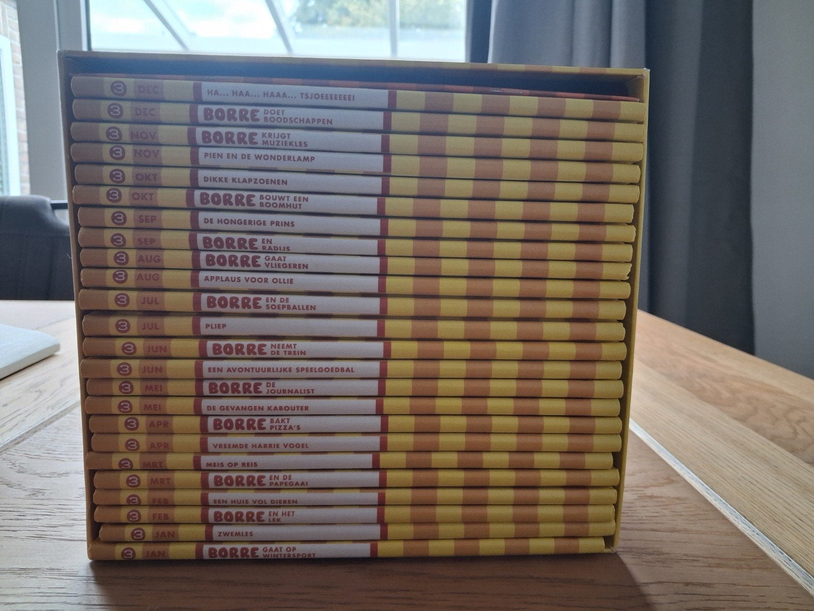 Opbergbox met 24 borre leesboekjes no 1 Komplete set, Ophalen of Verzenden, Zo goed als nieuw, Fictie algemeen