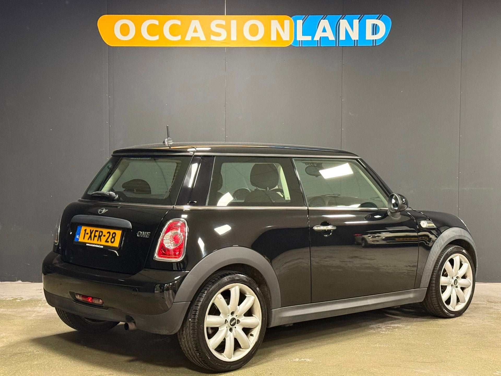 Mini Mini 1.6 One Salt|STOELVERWARMING|SFEER|17INCH|, Auto's, Voorwielaandrijving, Stof, Gebruikt, 4 cilinders