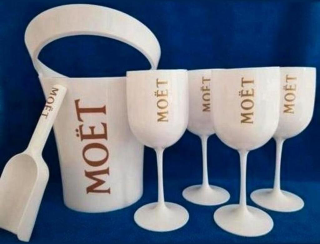 4 glazen + ice-Bucket + ijsschep   MOËT & CHANDON, Ophalen of Verzenden, Nieuw, Overige typen