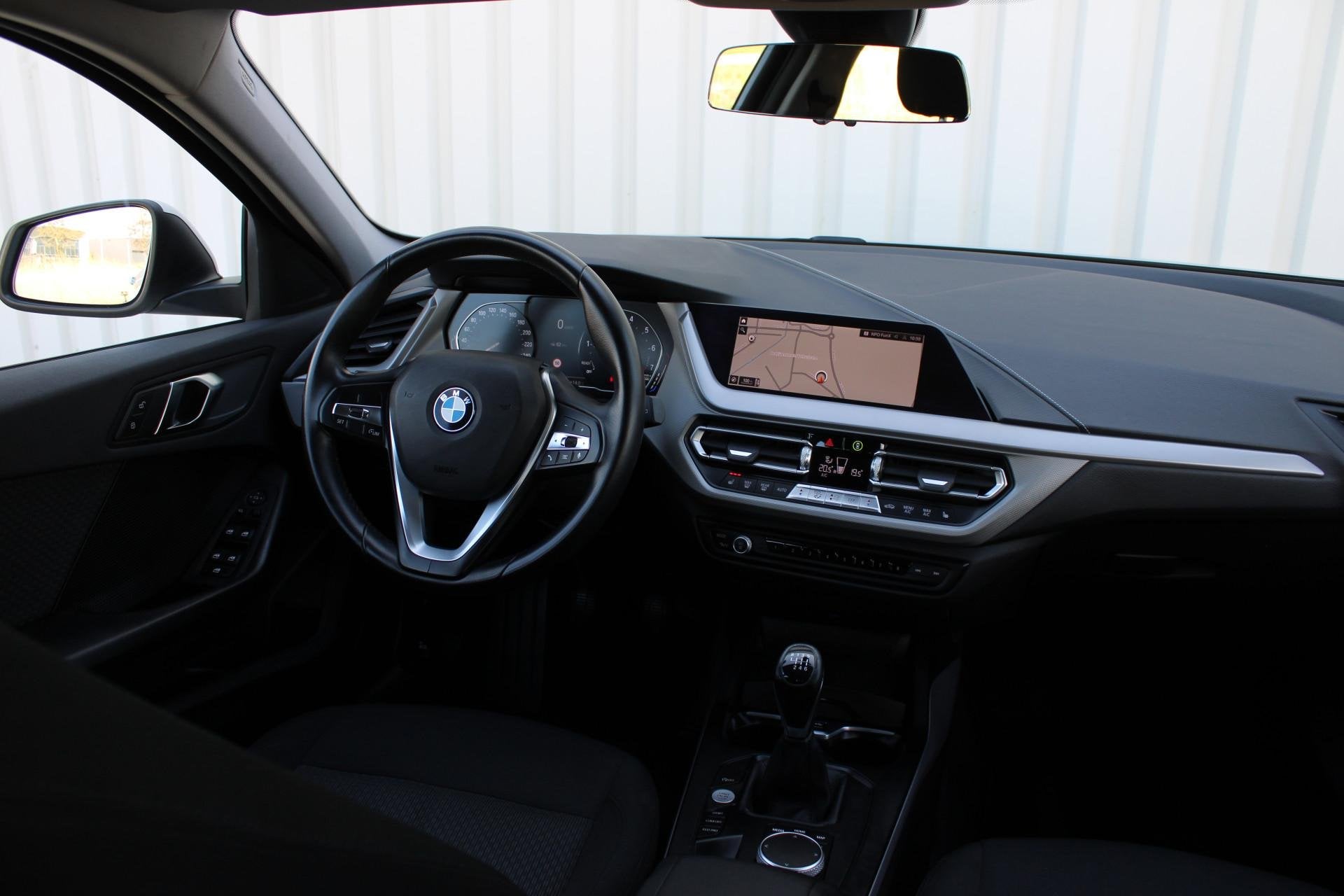 BMW 1-serie 116i High Executive | Incl. 12 maanden garantie, Auto's, Stof, Gebruikt, Bedrijf, 3 cilinders