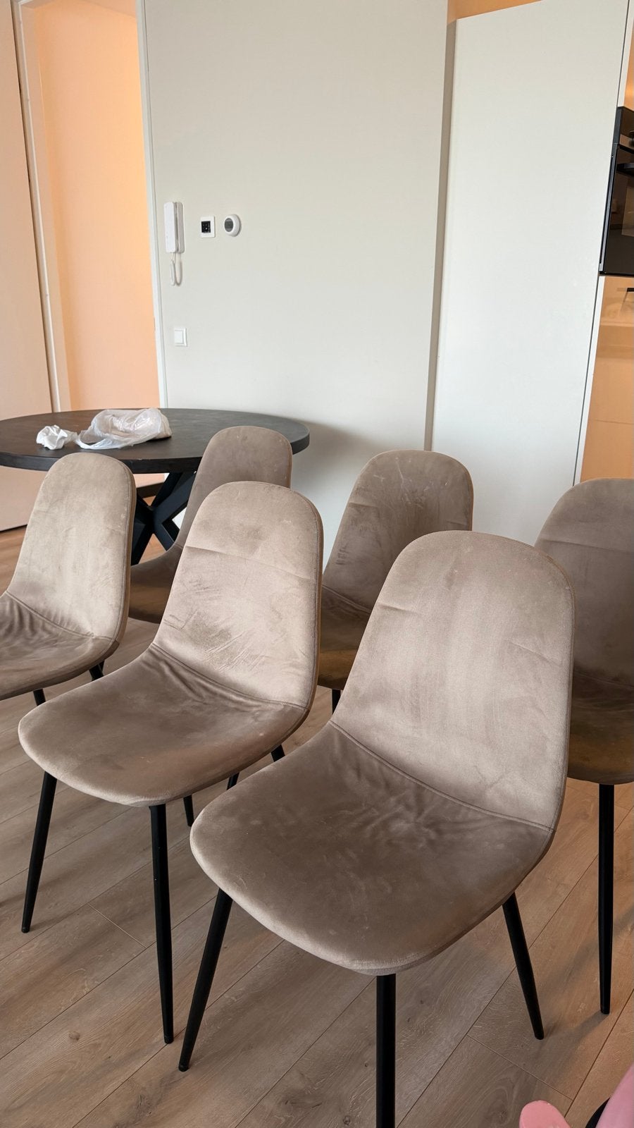 6 eetkamerstoelen taupe met zwarte poten - moet ZSM weg, Ophalen, Gebruikt, Overige kleuren, Metaal