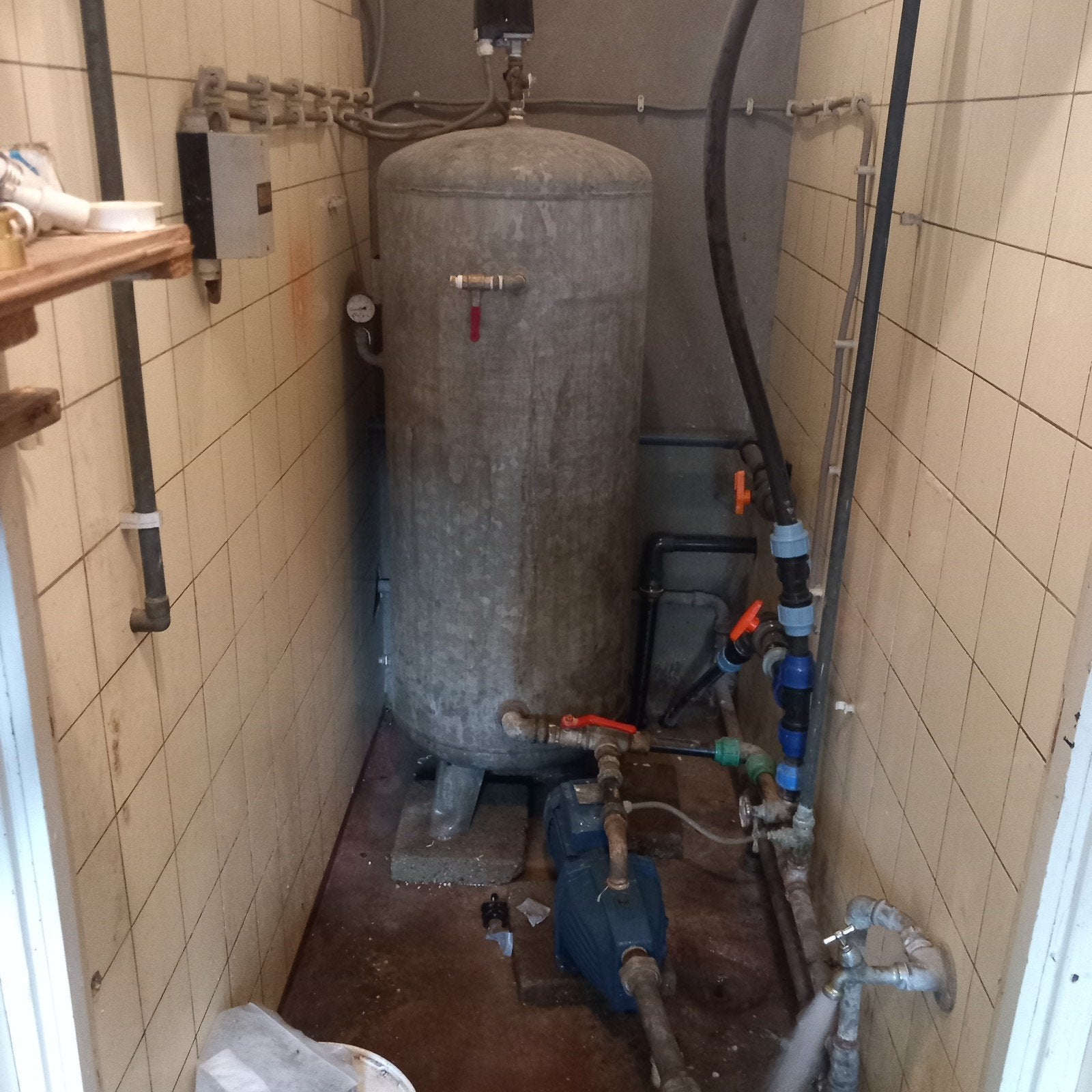 waterpomp met drukvat te koop, Ophalen, Gebruikt, Elektrisch, Bronpomp