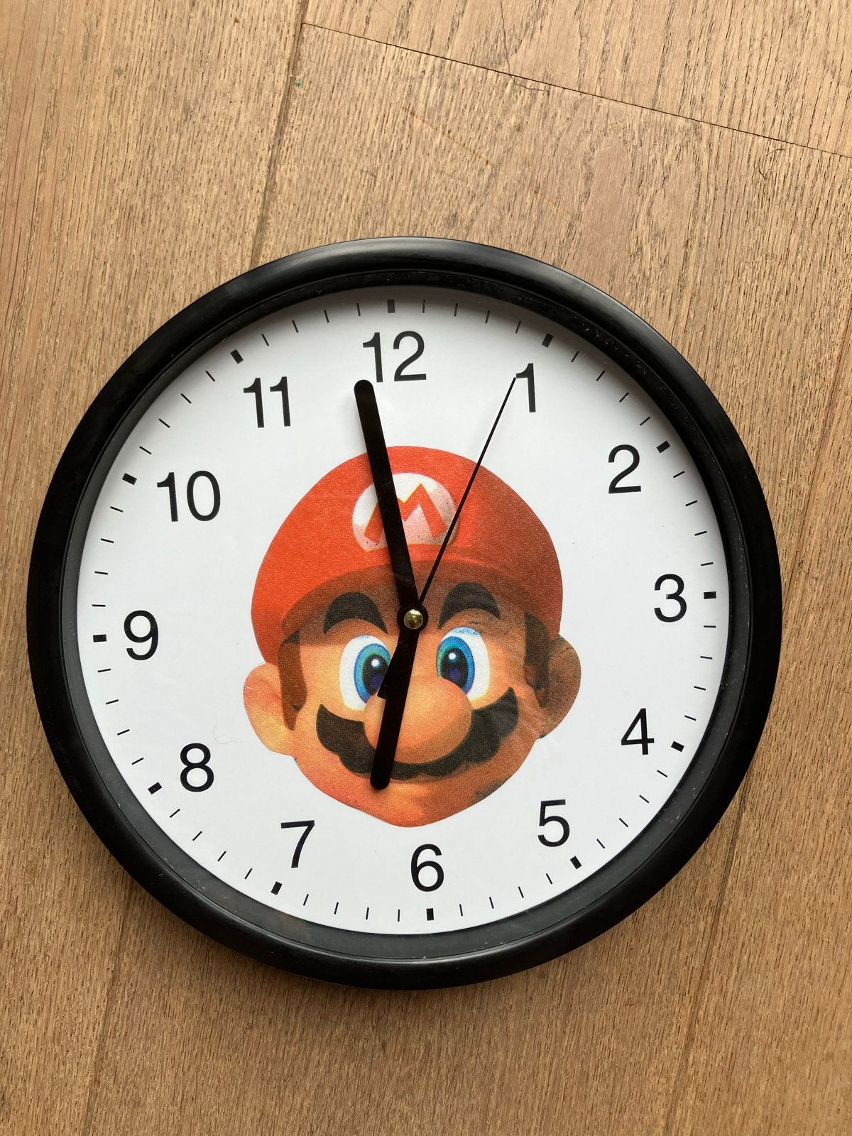 Leuke Super Mario wandklok - Ø 23 cm, Ophalen, Analoog, Werkt op batterijen, Zo goed als nieuw