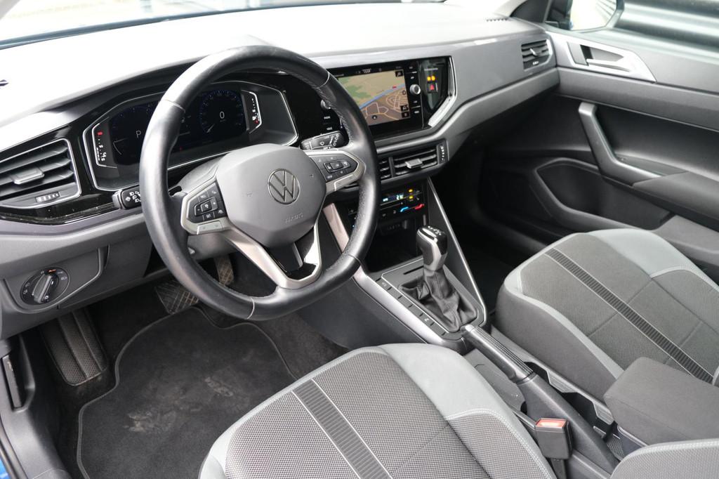 Volkswagen Polo 1.0 TSI Style DSG 95PK Navi ACC CAM IQ LED P, Auto's, Stof, Zwart, 95 pk, Blauw
