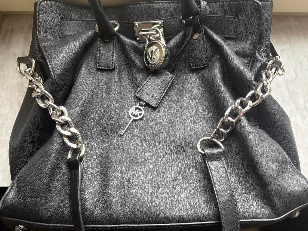 Michael Kors Handtas Zwart Leer met Zilveren Details, Ophalen of Verzenden, Zo goed als nieuw, Zwart, Handtas