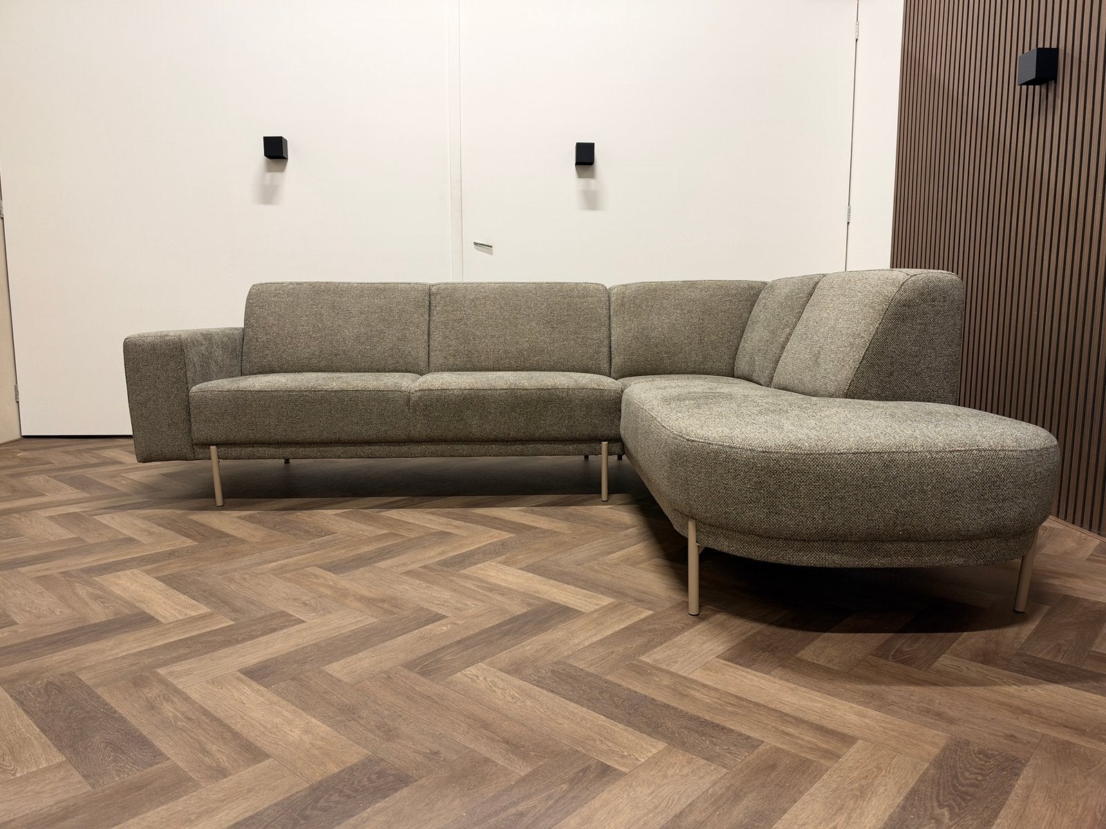 Foto 2 van Gratis bezorging | Hoekbank Axel 271x223 cm | showroommodel