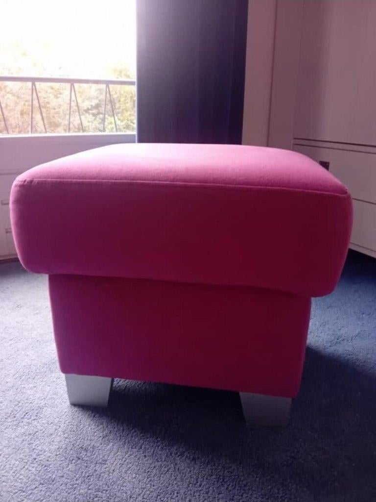 Aubergine kleurige Poef / hocker met opbergvak, Ophalen, Zo goed als nieuw, Stof, 50 tot 75 cm