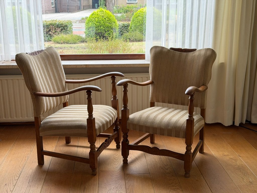 2 Klassieke houten fauteuils /oorfauteuils met houtsnijwerk, Antiek en Kunst, Antiek | Meubels | Stoelen en Banken, Ophalen