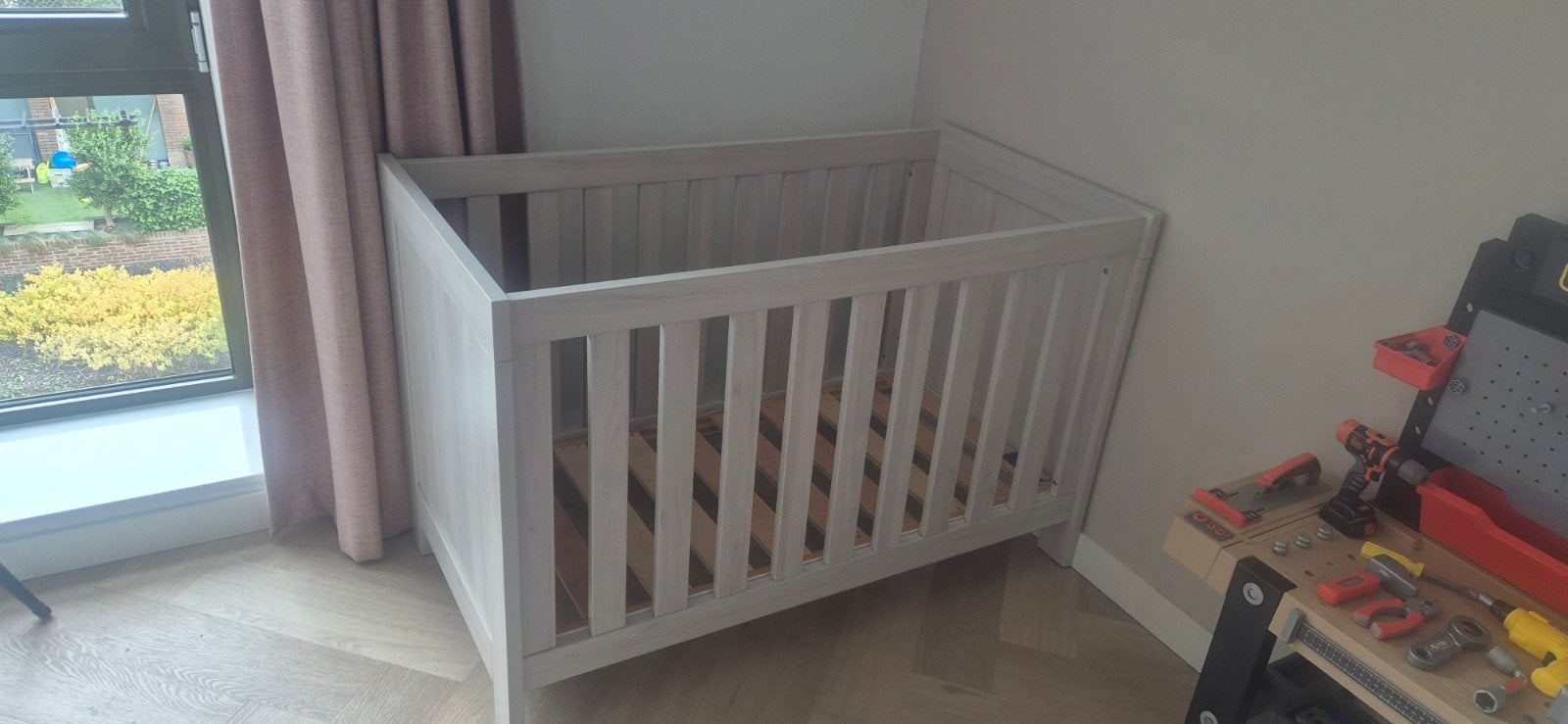 Ledikant en Commode - Lichtgrijs - Zeer goede staat, Ophalen, 50 tot 70 cm, 90 tot 105 cm, 100 cm of meer