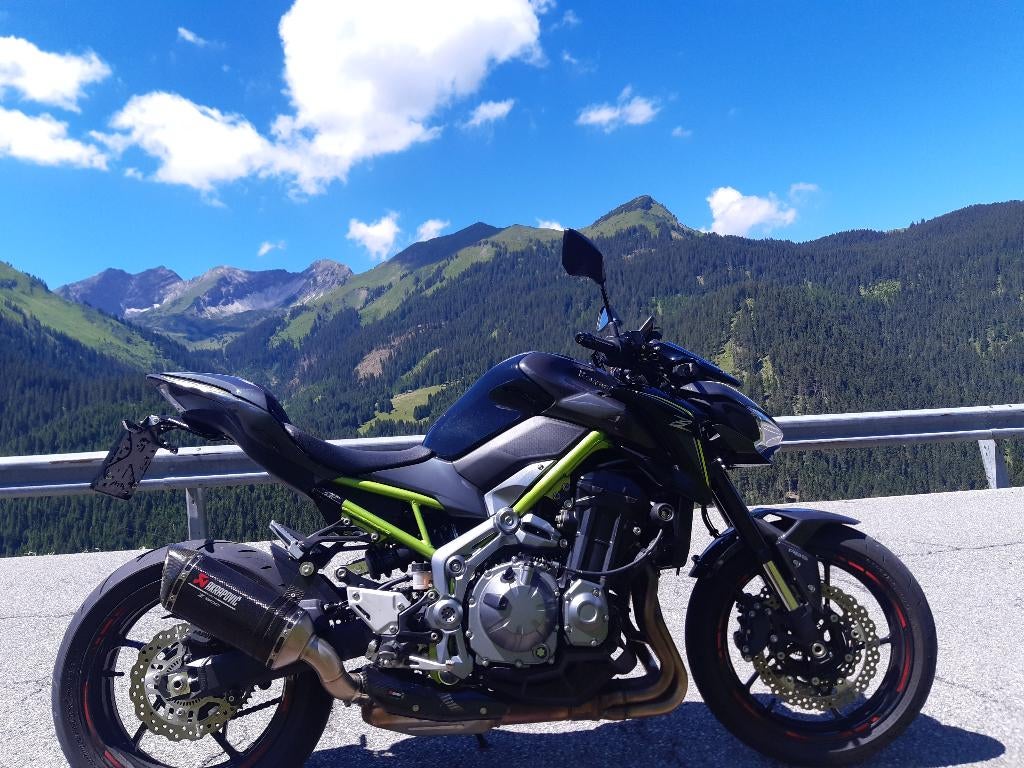 Kawasaki Z900 - Krachtige Naked Bike met Akrapovic uitlaat, Motoren, Sportuitlaat, 4 cilinders, Motorrijbewijs A, 948 cc