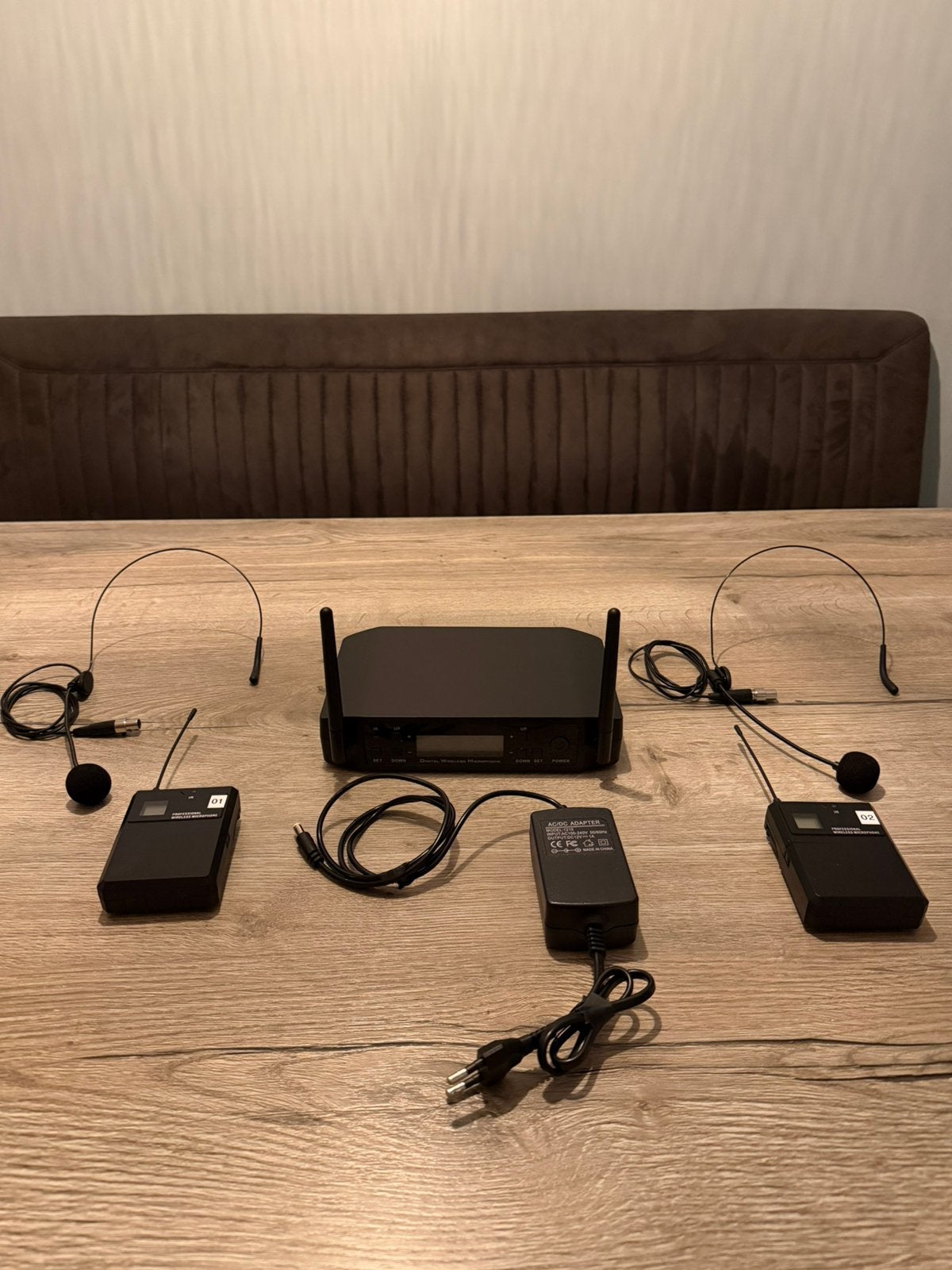 Draadloze headset microfoon met twee headsets in nieuwstaat, Muziek en Instrumenten, Ophalen of Verzenden, Nieuw, Overige typen