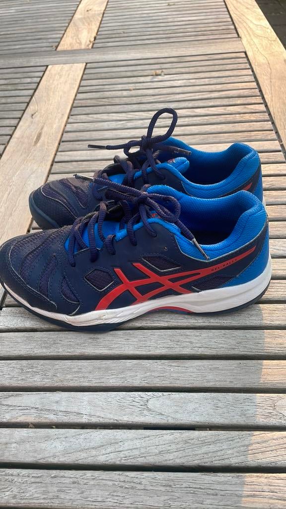 Asics indoor schoenen maat 35, Sport en Fitness, Badminton, Ophalen of Verzenden, Zo goed als nieuw, Schoenen