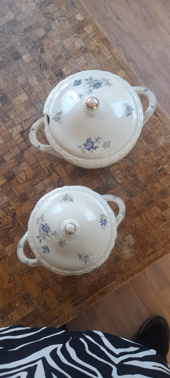Set van 2 antieke soepterrines met blauw bloemmotief, Antiek en Kunst, Ophalen