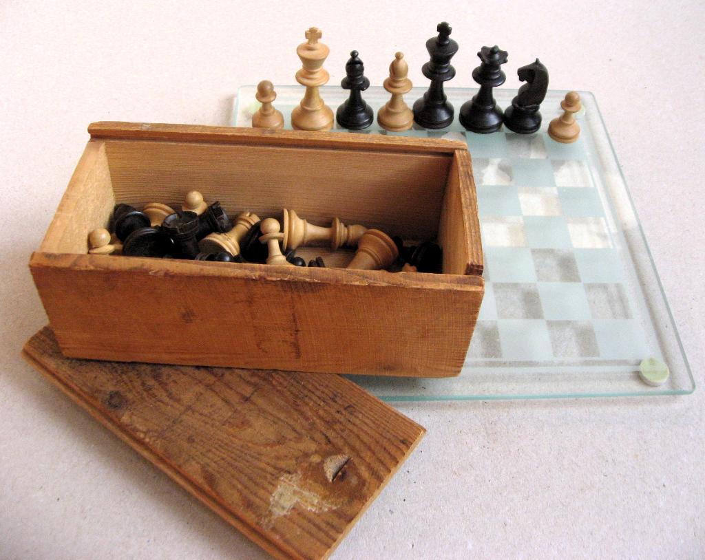 Klein vintage houten schaakspel in schuifdoos, Ophalen of Verzenden
