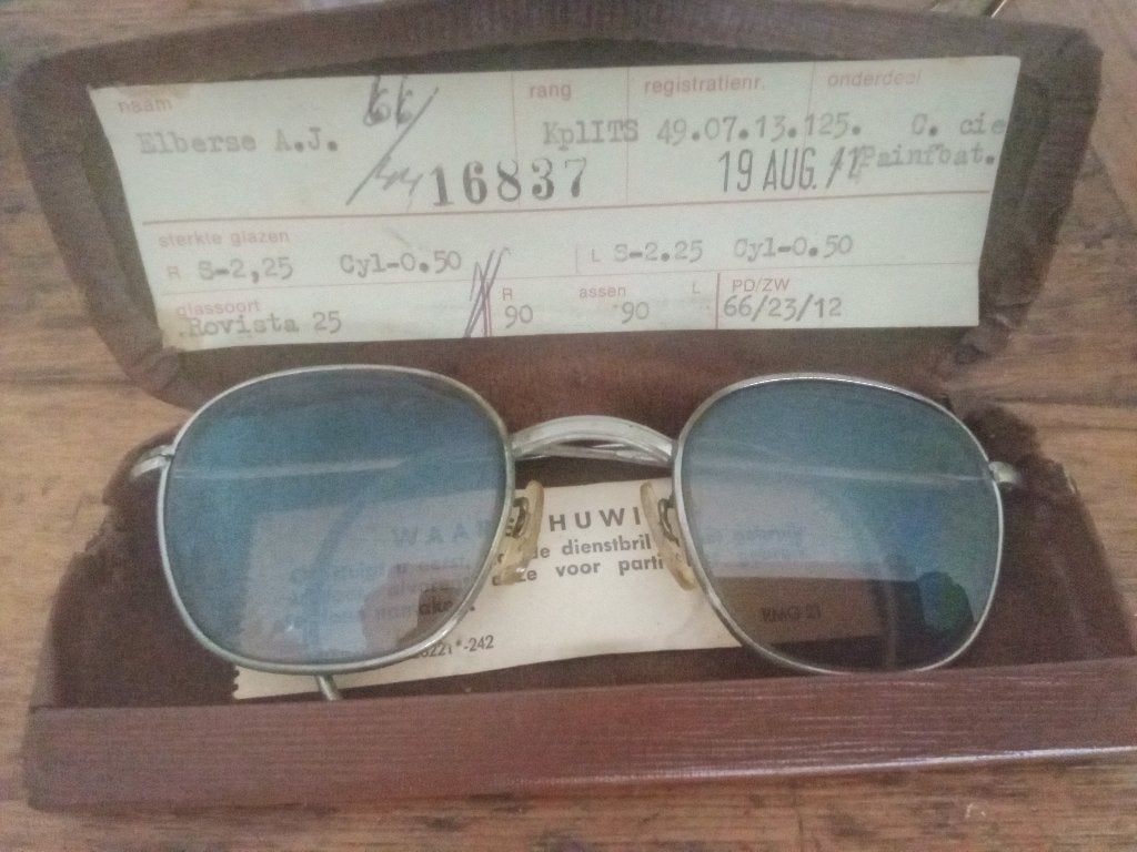 Dienstbril   Is VERKOCHT LEZEN, Verzamelen, Ophalen of Verzenden, Landmacht, Nederland