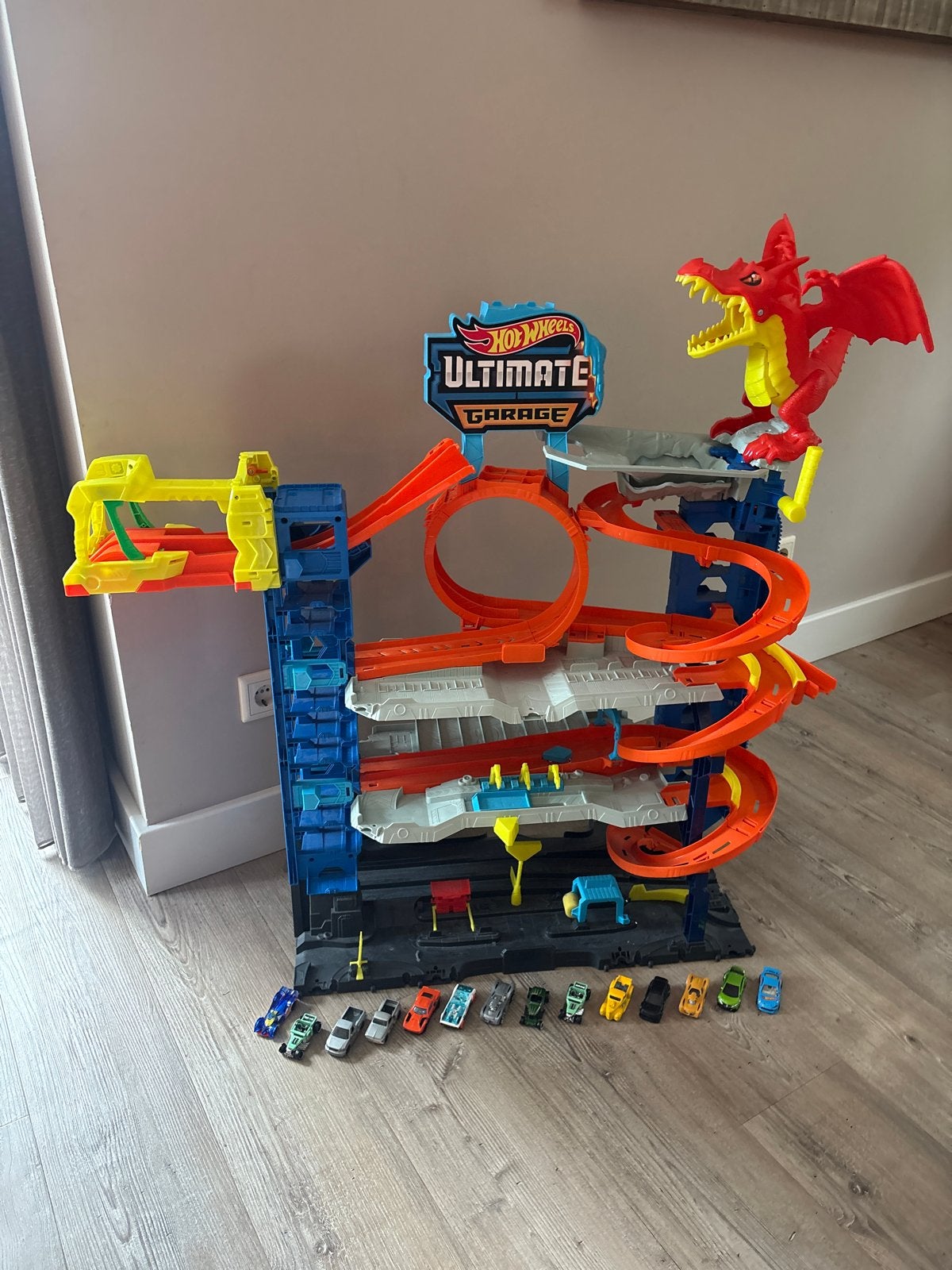 Hot Wheels Ultimate Garage met draak en auto's, Ophalen, Gebruikt