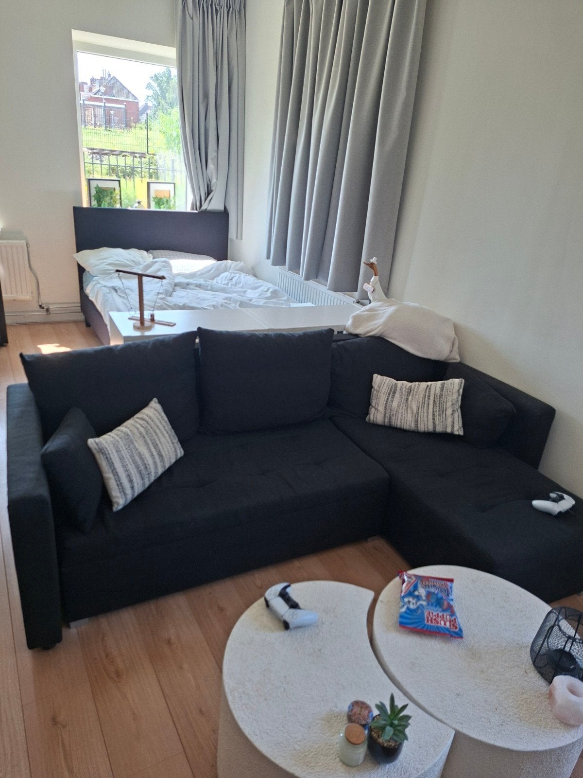 Zwarte hoekbank met slaapfunctie en opbergruimte, Huis en Inrichting, Banken | Bankstellen, Ophalen, 100 tot 125 cm, Modern, Functioneel