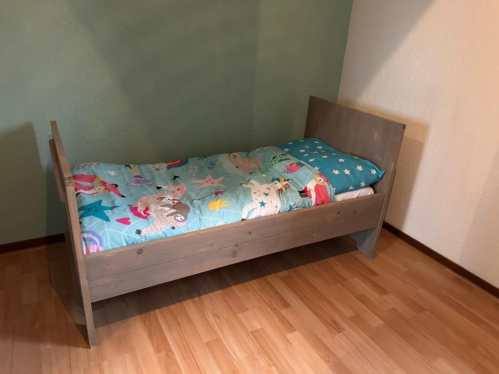 Peuter bedje 140x70 cm, Kinderen en Baby's, Kinderkamer | Bedden, Gebruikt, 70 tot 85 cm, 140 tot 160 cm, Ophalen