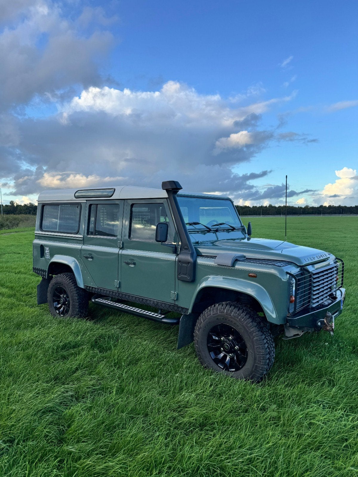 Land Rover Defender 2.4 D Stw. 110 2007 Groen, Auto's, Zwart, 4 cilinders, 241 €/maand, ABS