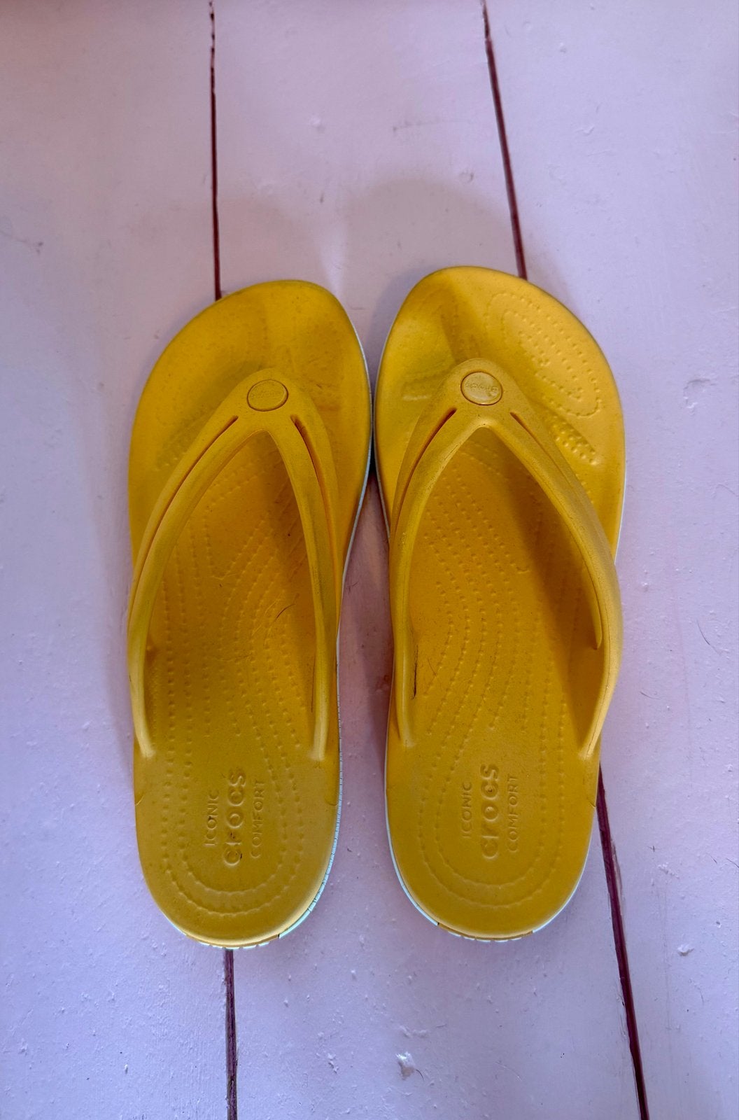 Gele Crocs slippers - Maat 40, Slippers, Geel, Ophalen of Verzenden, Gedragen