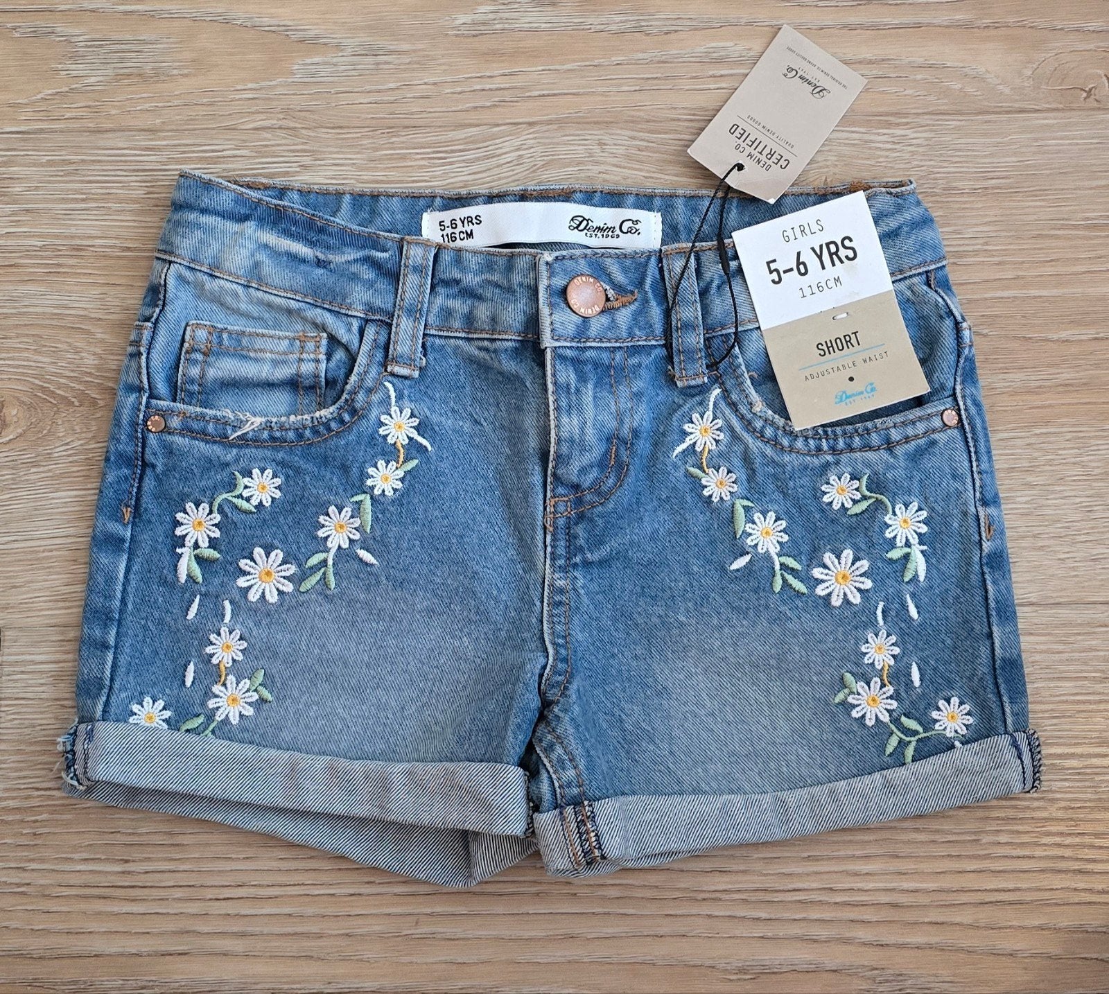 Denim Co. korte broek met madeliefjes borduurwerk, maat 116, Kinderen en Baby's, Ophalen of Verzenden, Nieuw, Denim Co., Meisje