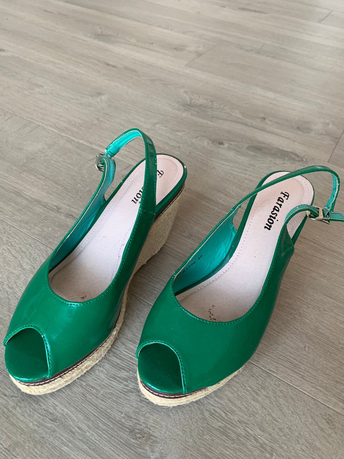 Green high heels size 40, Kleding | Dames, Schoenen, Ophalen of Verzenden, Zo goed als nieuw, Groen