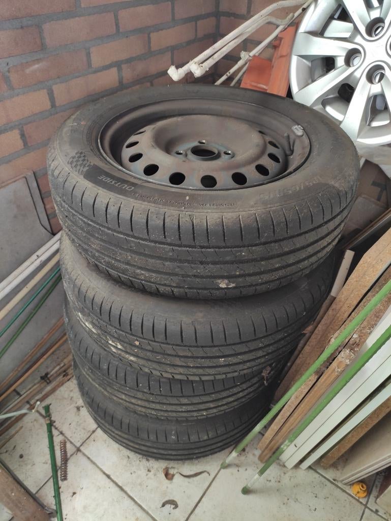 Kia Rio zomerbanden zgan 185/65 R15, Ophalen, Gebruikt, 15 inch, Banden en Velgen