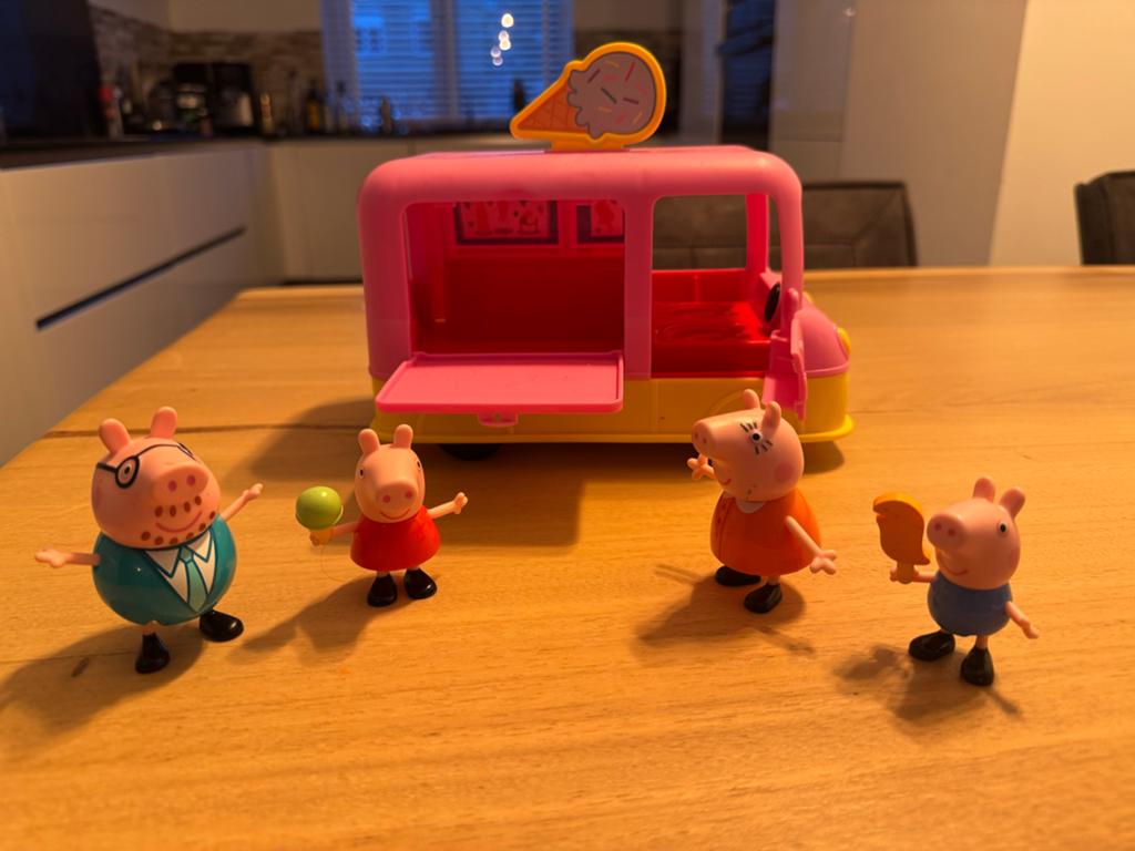 Peppa Pig IJscowagen met Familie Figuren, Ophalen of Verzenden, Gebruikt