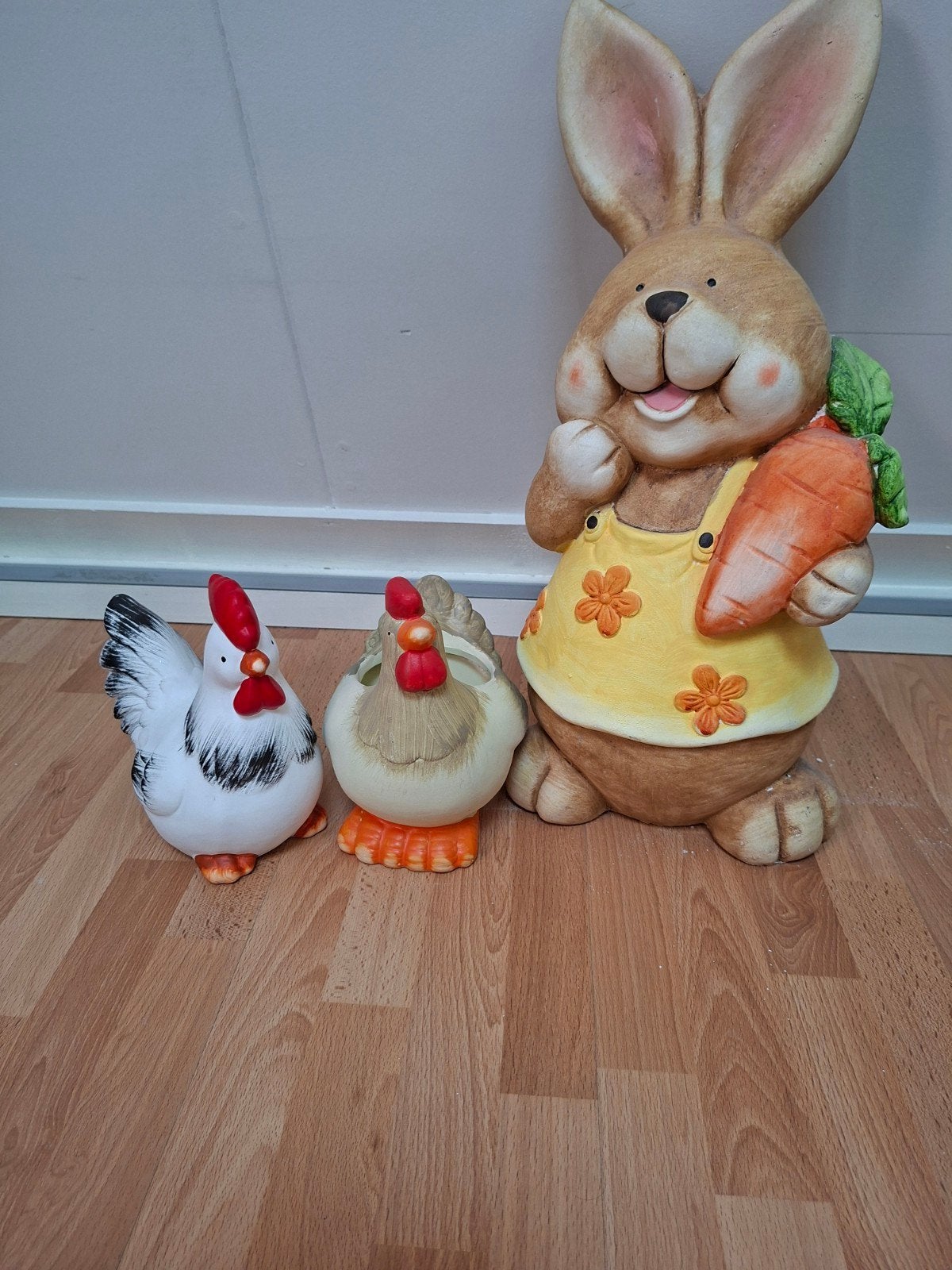Leuke set van 3 beelden: paashaas en twee kippen, Ophalen, Gebruikt, Dier