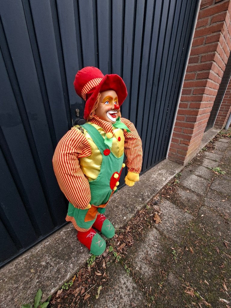 Leuke en kleurrijke handgemaakte groter model pop/clown, Verzamelen, Poppen, Ophalen, Gebruikt, Pop