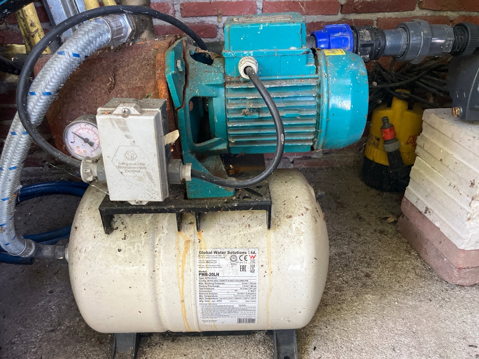 Hydrofoorpomp met drukvat - Motorflens gebroken, Tuin en Terras, Waterpompen, Ophalen, Gebruikt, Elektrisch, Hydrofoorpomp